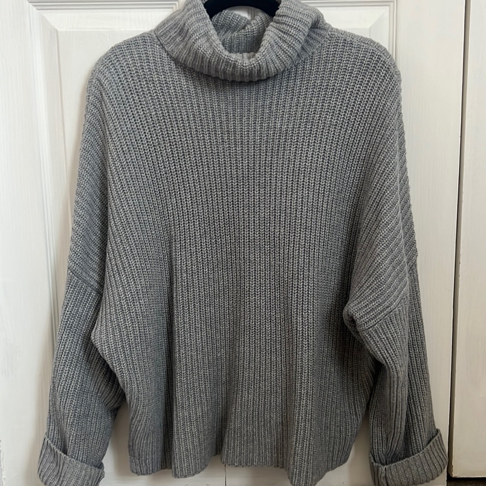 Abercrombie grey knit sweater